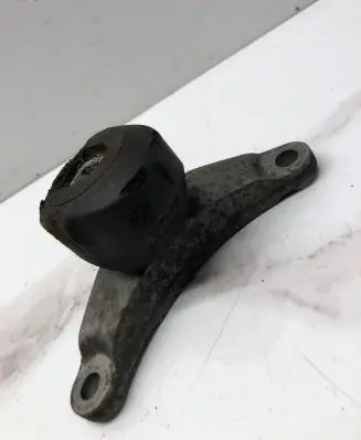 Audi A4 S4 B7 8E 8H Engine mounting bracket 8E0199339