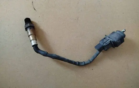 Volkswagen Golf V Lambda probe sensor 0258007177 03C906262