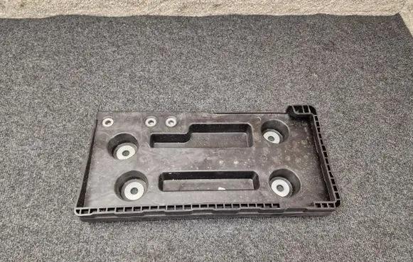 Volkswagen PASSAT B8 Battery tray 3Q0804869
