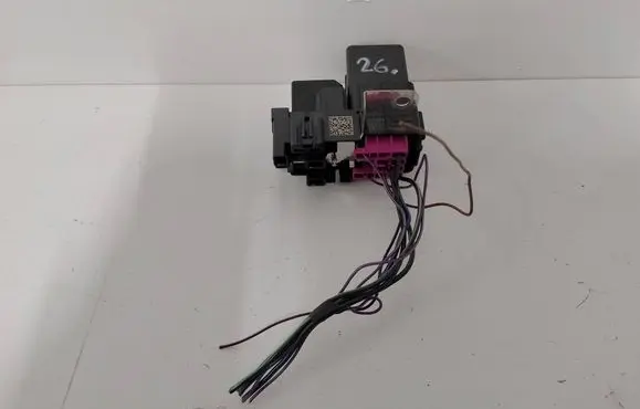 Volkswagen Caddy Glow plug pre-heat relay 04L907282B 5WA941824B