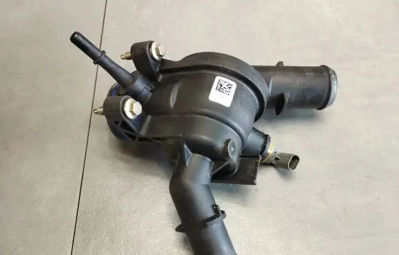 Thermostat/thermostat housing