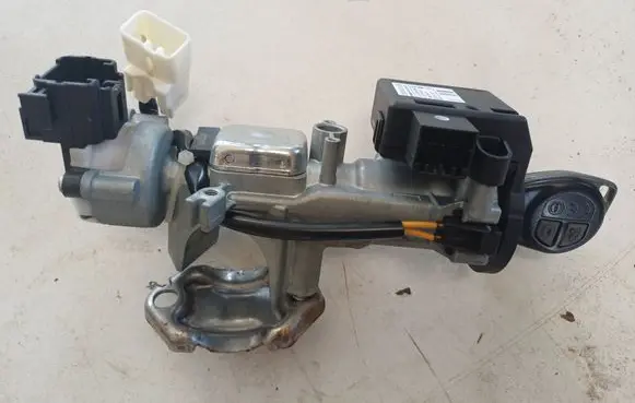 Suzuki Swift I Ignition lock