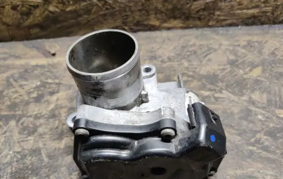 Renault Koleos I Throttle valve 8200987453B H8200727648