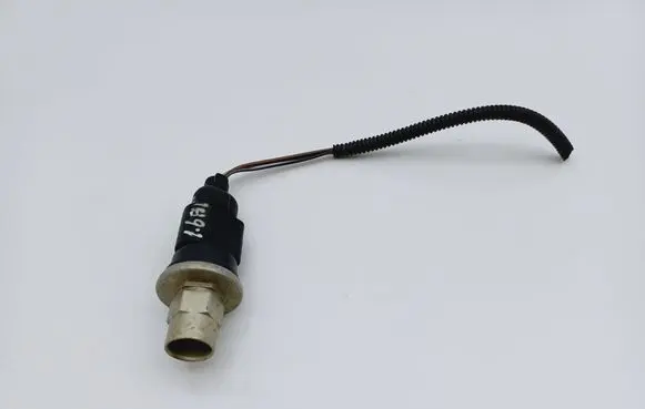 Volkswagen Touran I Air conditioning (A/C) pressure sensor 1J0959126
