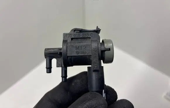 Audi A6 S6 C5 4B Turbo solenoid valve 1J0906283C