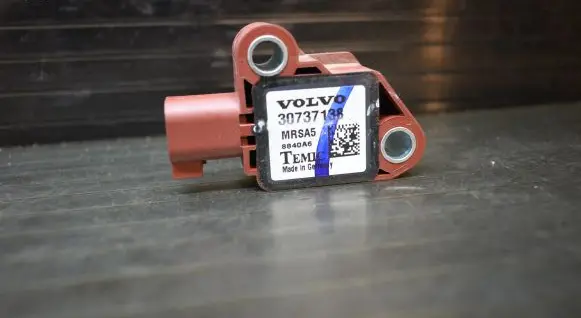 Volvo V50 Airbag deployment crash/impact sensor 30737138