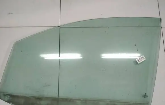 Volkswagen Touran I Front door window glass four-door as2
