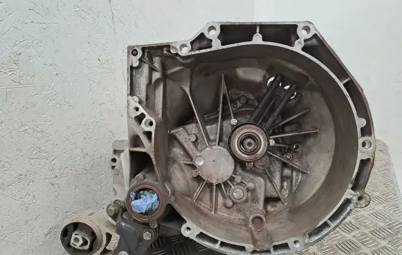 Ford Transit Courier Manual 5 speed gearbox DV1R7002ABG T6TA1 2N1R7F096EB
