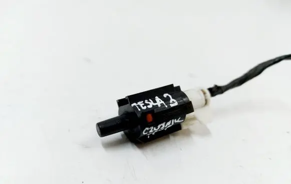 Tesla Model 3 Outside/exterior temperature sensor 