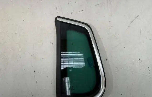Volkswagen Tiguan Rear side window 5N0845041