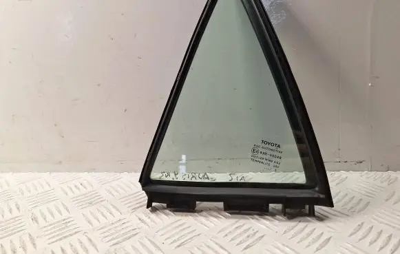 Toyota Auris 150 Rear vent window glass 6812402170 6818902090