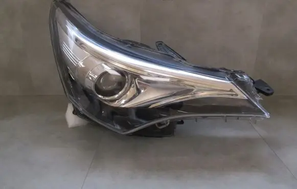 Toyota Avensis T270 Headlight/headlamp KOITO