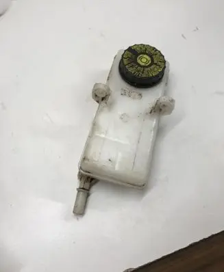 Peugeot 308 Brake fluid reservoir 