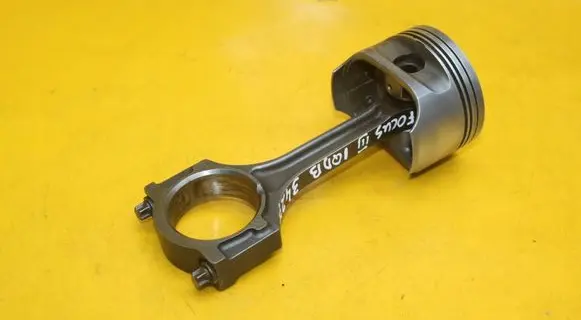Ford Focus Piston with connecting rod 079158