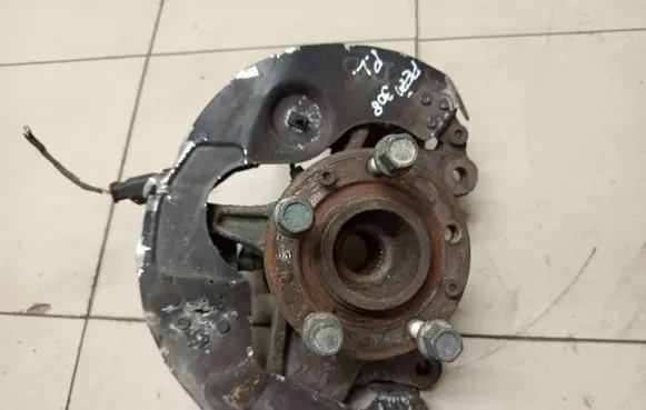 Peugeot 308 Front wheel hub spindle knuckle