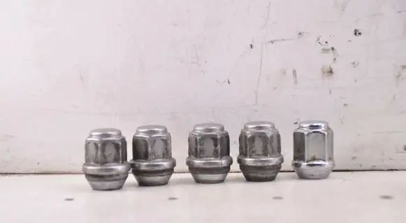 Peugeot 208 I Nuts/bolts 