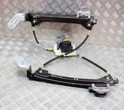 Rear window lifting mechanism without motor