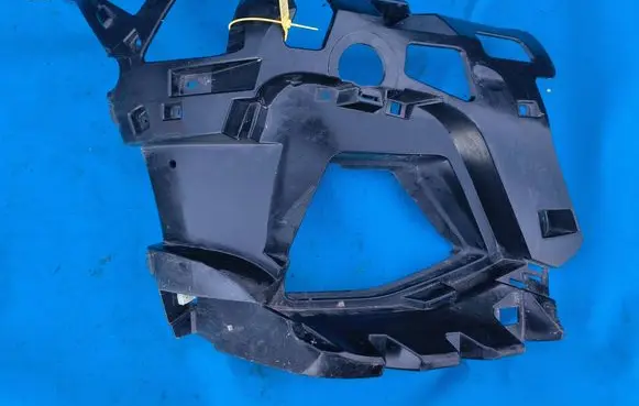 BMW 2 F44 Front bumper mounting bracket 8075516