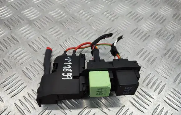Audi A4 S4 B9 Fuse 8W0937503B 4H0951253A 4H0951253