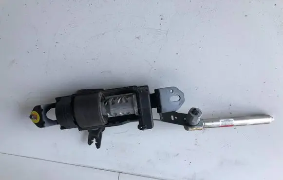 Volvo V70 Front seatbelt 6075637L0B