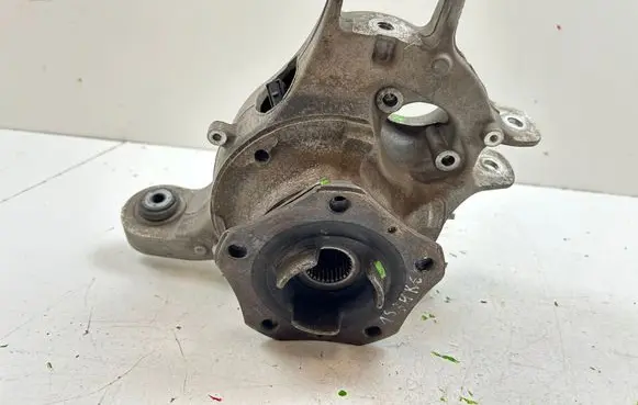 Rear wheel hub