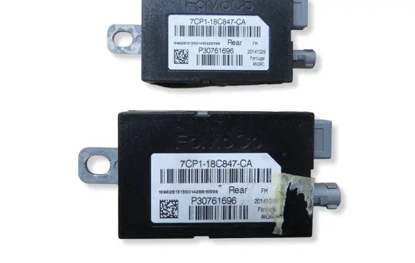 Ford Kuga II Aerial antenna amplifier 7CP118C847CA 20141029 P30761696