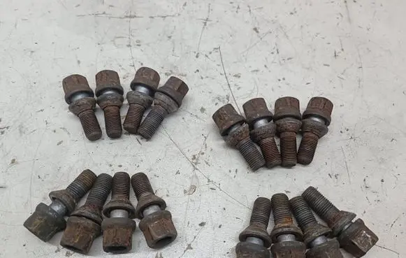 Citroen C4 II Nuts/bolts 