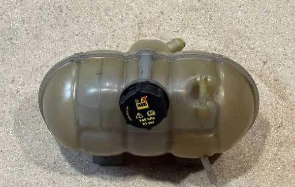 Ford Mustang VI Coolant expansion tank/reservoir FR338A080AC