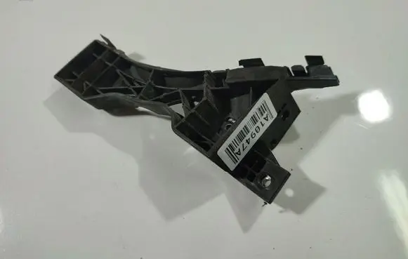 Front bumper mounting bracket