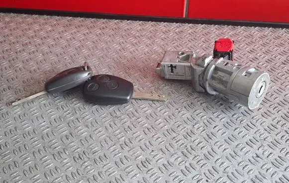 Renault Master III Ignition lock 8200214168