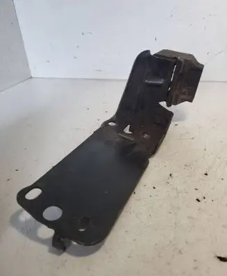 BMW 5 E60 E61 Radiator mount bracket 7117811