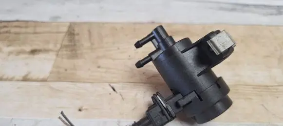 Renault Trafic II (X83) Turbo solenoid valve 8200015998 7700113071
