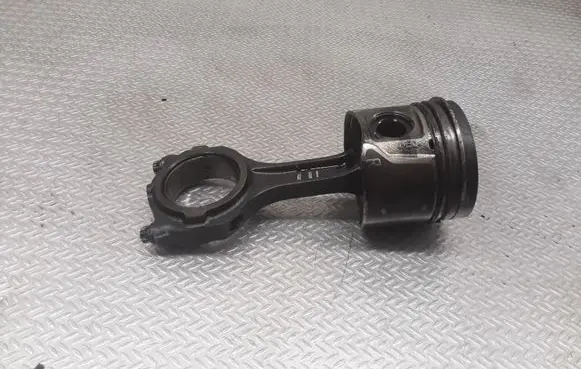 Ford Focus C-MAX Piston with connecting rod 