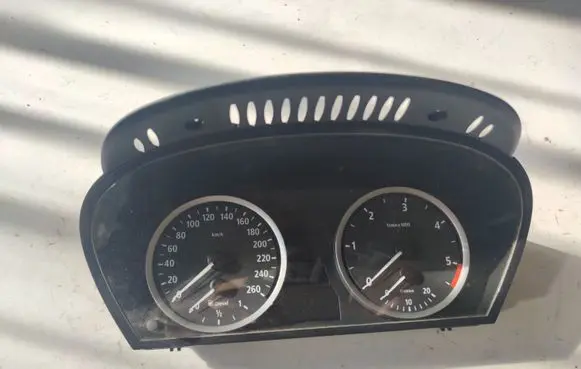 BMW 5 E60 E61 Speedometer (instrument cluster) 9135253 110080223