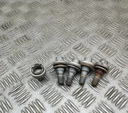 Opel Mokka B Anti-theft wheel nuts and lock 1667031780