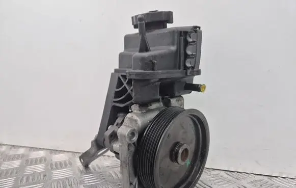 Mercedes-Benz C W204 Power steering pump A0064664701