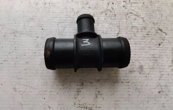 Volkswagen PASSAT B7 Engine coolant pipe/hose 323220