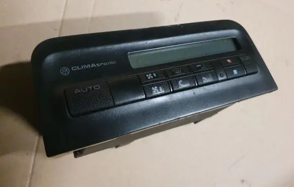 Volkswagen Golf III Climate control unit 1H0907044A