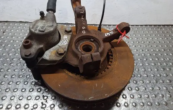 Renault Twingo II Front wheel hub spindle knuckle S25056393 8200663593