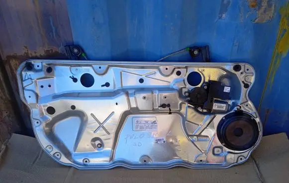 Volkswagen Polo Front door window regulator motor 6Y2959802