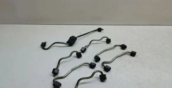 Fuel injector supply line/pipe
