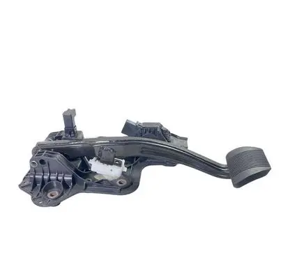 Chrysler Pacifica Brake pedal 04581676AC P04581676AC 262810427