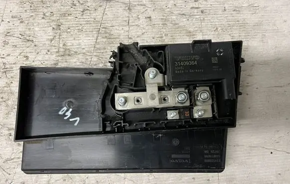 Volvo V40 Fuse module 31409757autoparts1