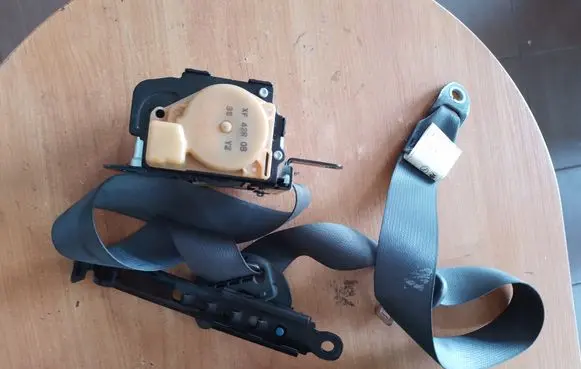 Toyota Land Cruiser (J120) Front seatbelt