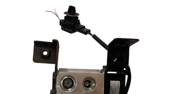 Nissan Leaf I (ZE0) Air conditioning (A/C) expansion valve 4433101360 9U24 HFC134