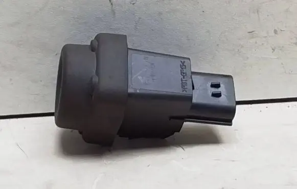 Ford Mondeo Mk III Fuel cut-off switch 1S719341BA