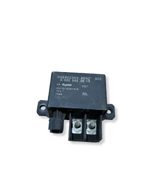 Mercedes-Benz E W211 Charging relay A0025423819 V23132A2001314