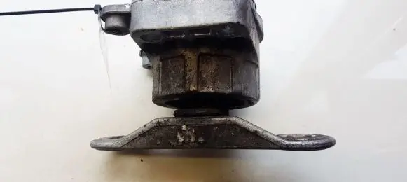 Ford Mondeo Mk III Engine mount bracket