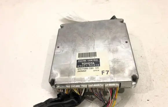 Toyota Corolla E120 E130 Engine control unit/module ECU 89661-0F070