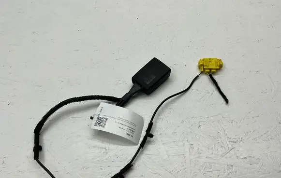 Mercedes-Benz GLS X166 Front seatbelt buckle A1668600969